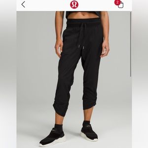 Lululemon Cropped Dance Pant - Size 4